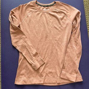 Smartwool long-sleeved crew neck, size L, coral color.